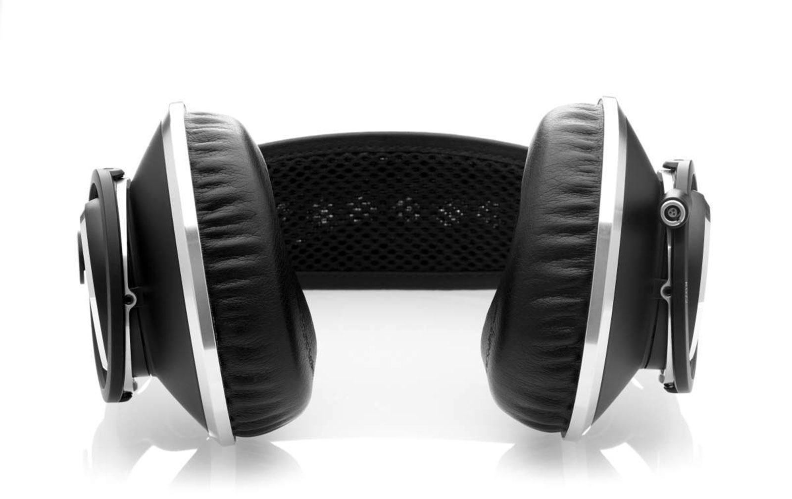 AKG K872