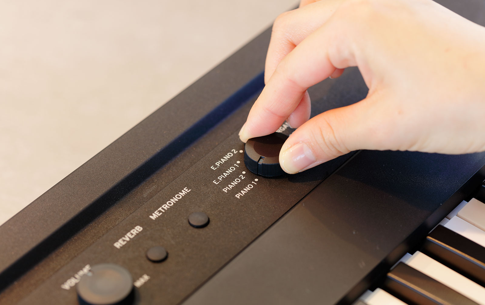 Korg Liano Digitalpiano, schwarz