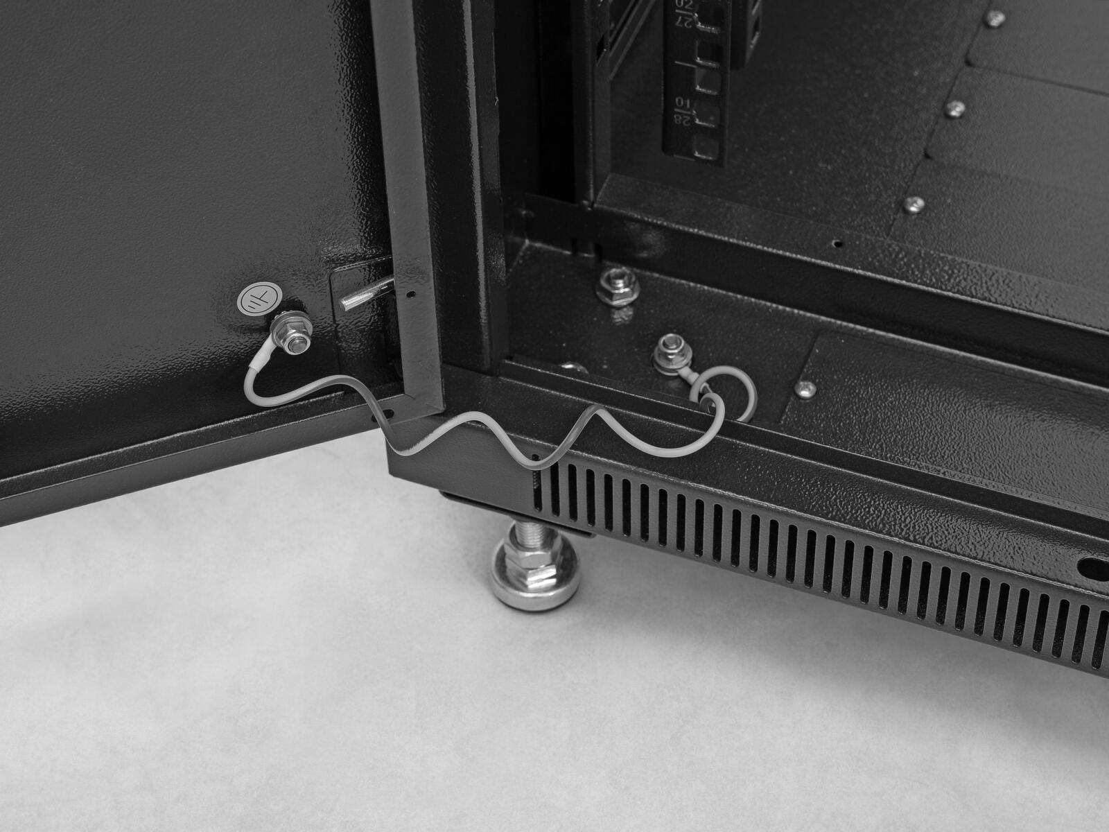Roadinger SSC-28 Stahlschrank mit Glastür 28HE