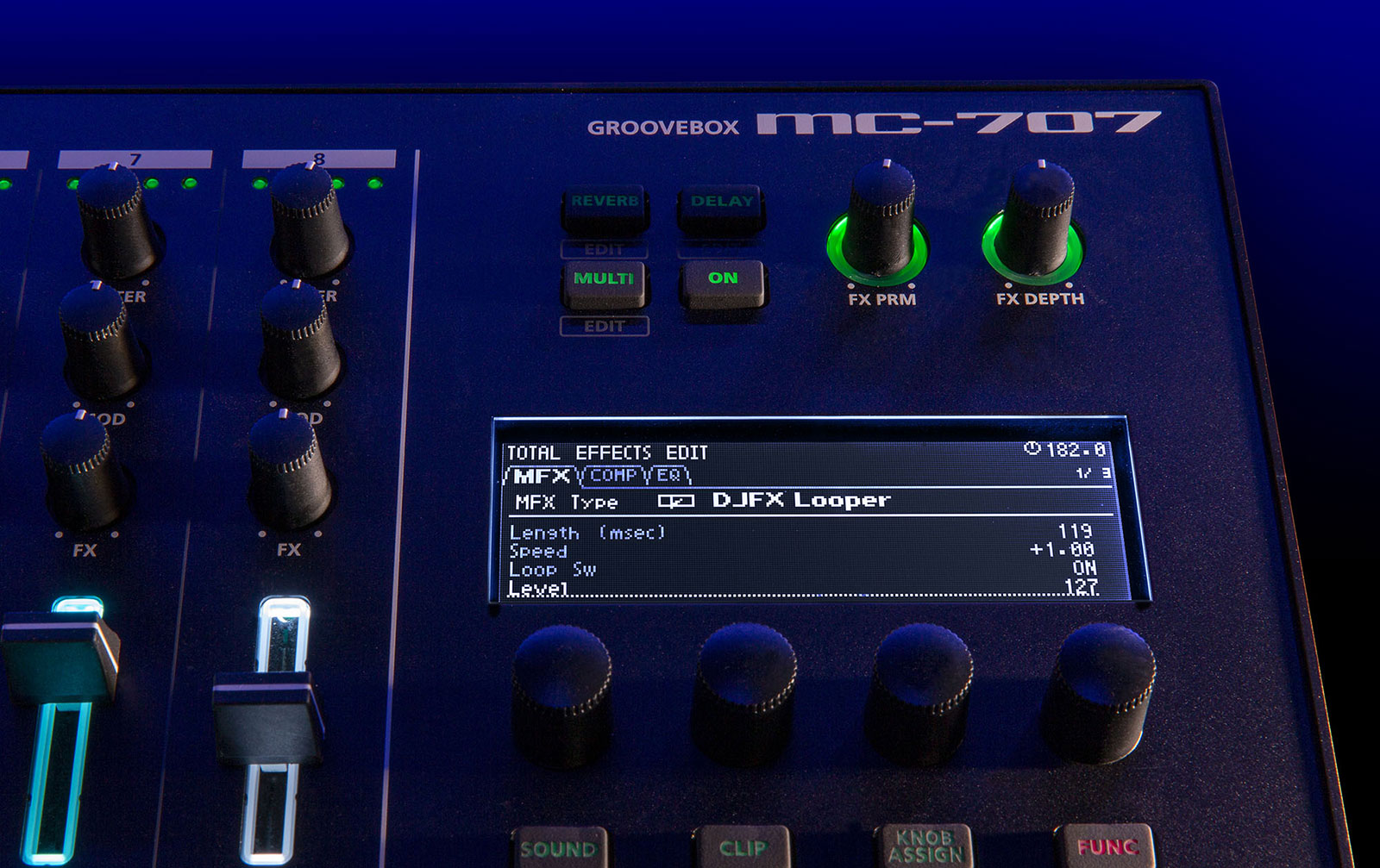 Roland MC-707 Groovebox