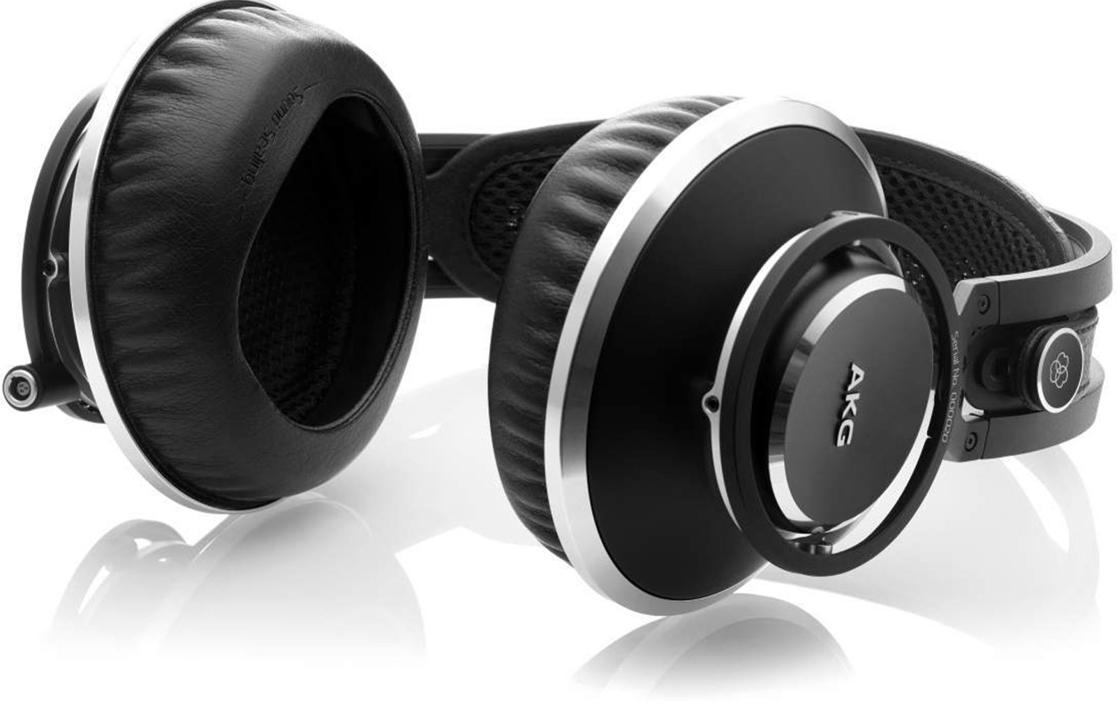 AKG K872