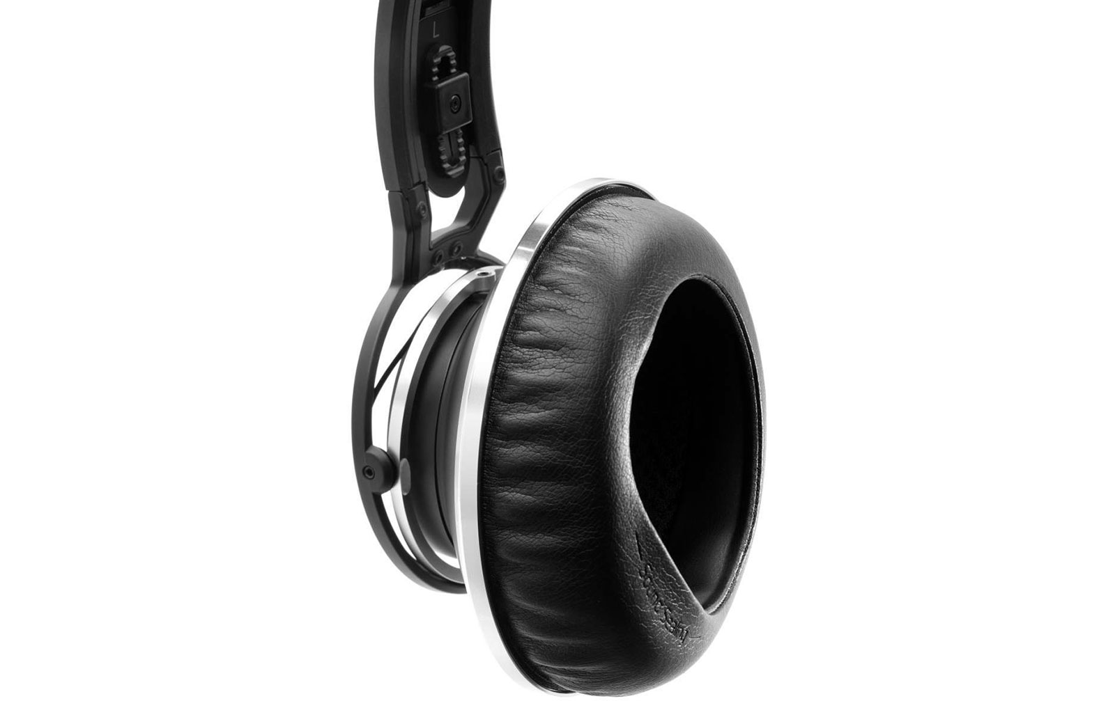 AKG K872