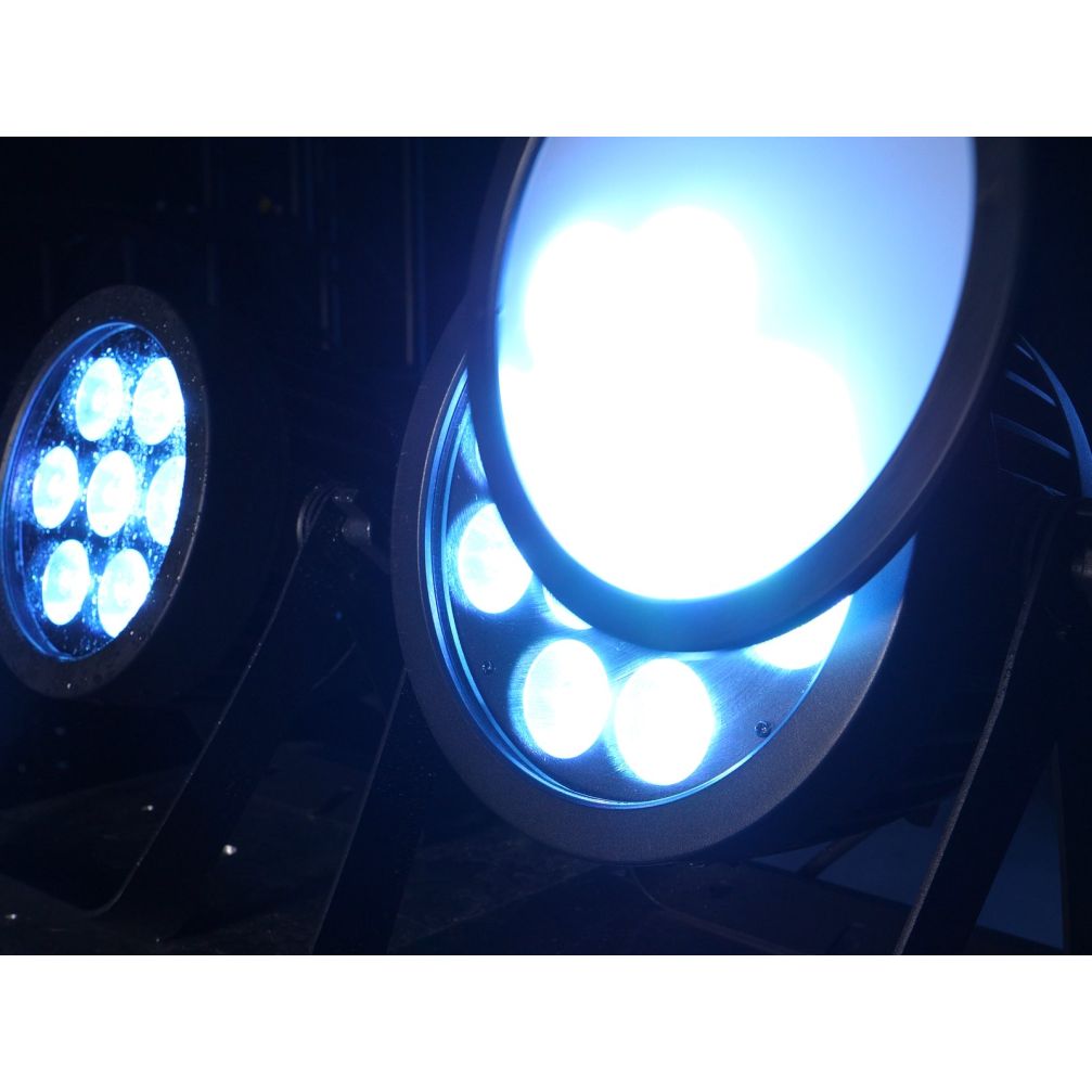 Eurolite LED IP PAR 7x8W QCL Spot