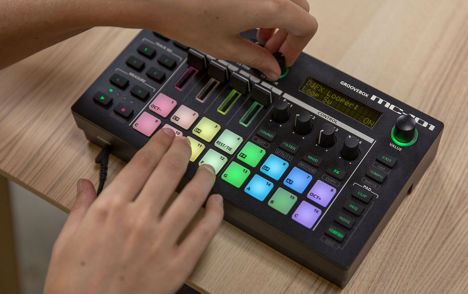 Roland MC-101 Groovebox