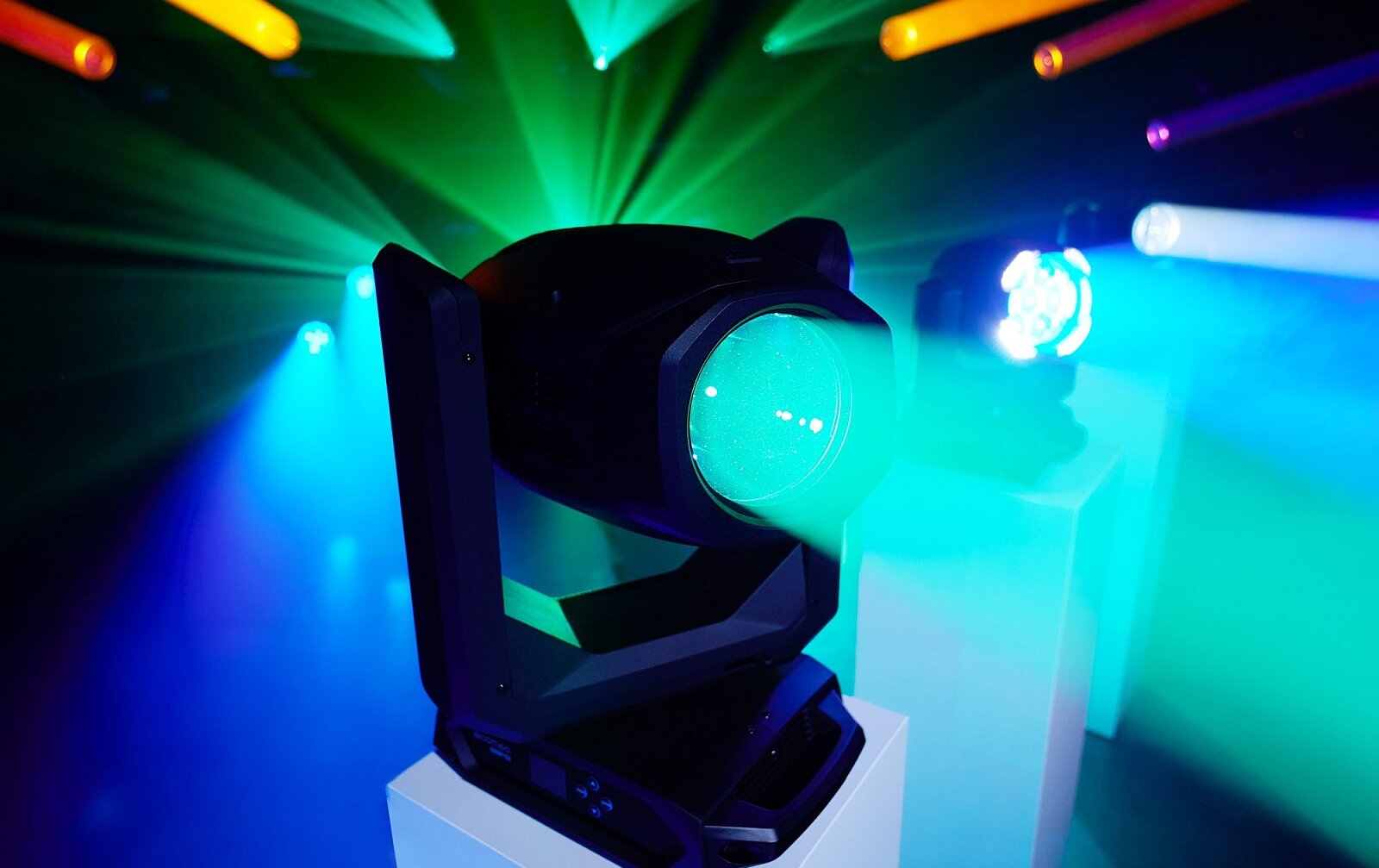 Cameo AZOR S2 Kompakter Spot Moving Head