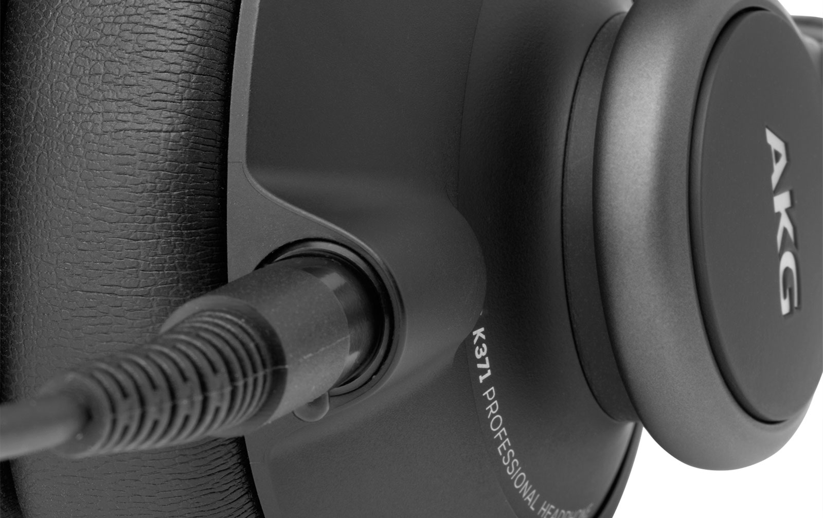 AKG K371
