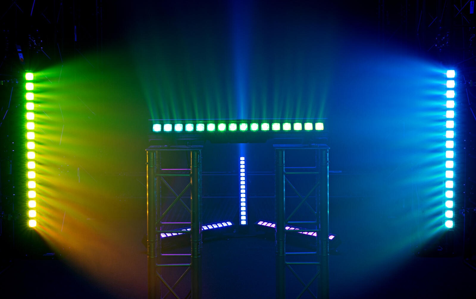 Eurolite LED IP T-PIX 16 QCL Beam Bar