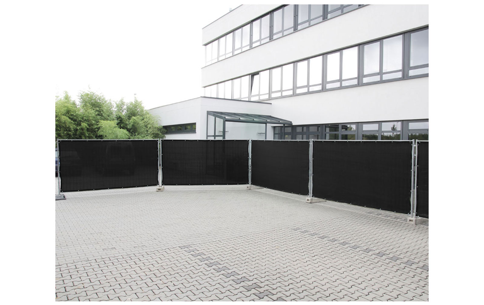 Adam Hall 0159 X BAU 1 Bauzaunblende Gaze Typ 800 1,76x3,41m geöst, schwarz